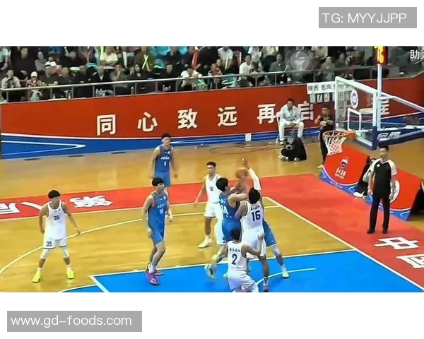 深圳篮球队整体压制革新之路：从战术调整到团队协作的全面提升